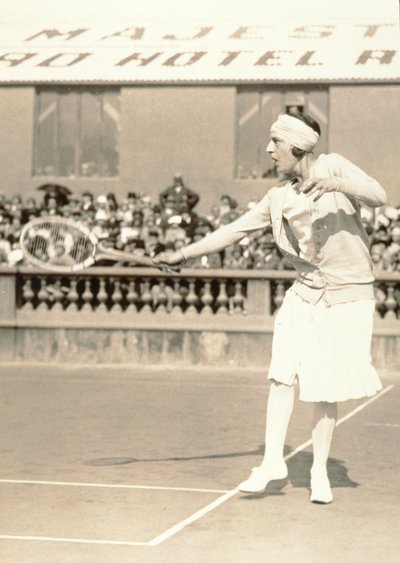Suzanne Lenglen che gioca a tennis da Italian Photographer